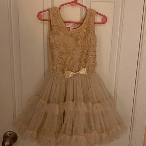 Beautiful girl’s formal dress. Size 3-4. Polyester/cotton/spandex.